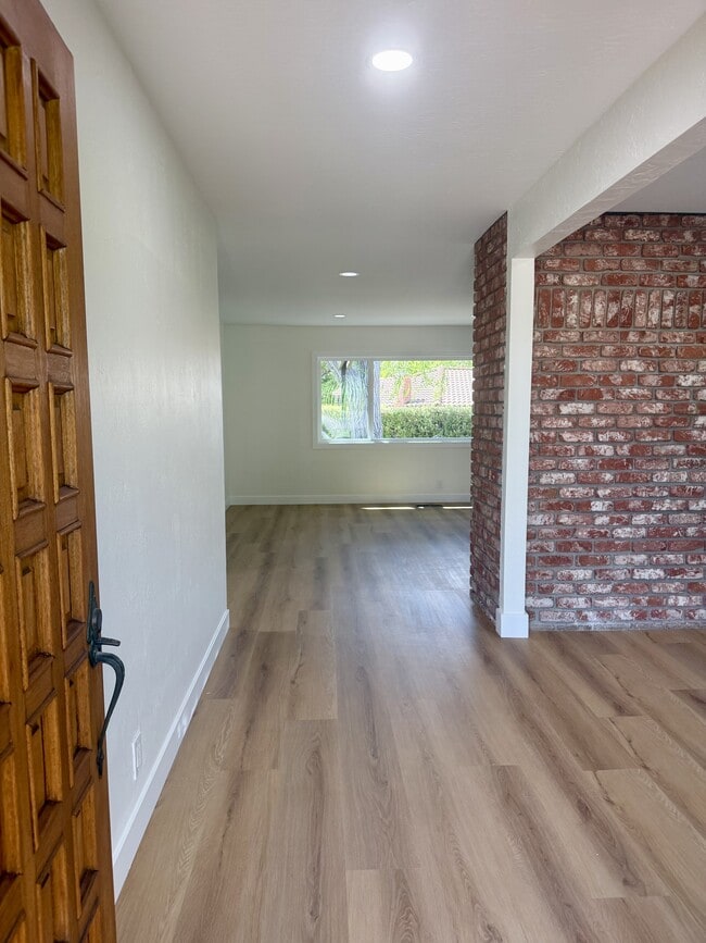 Photo - 359 Polk Way