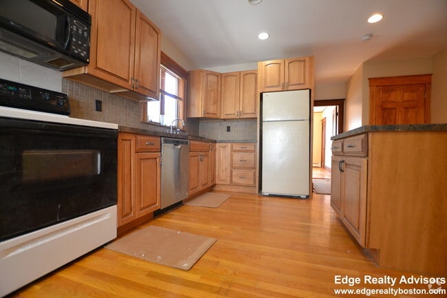 Building Photo - 151 Tremont St Rental
