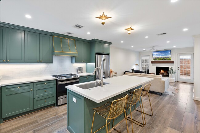 Photo - 3139 Bissonnet St