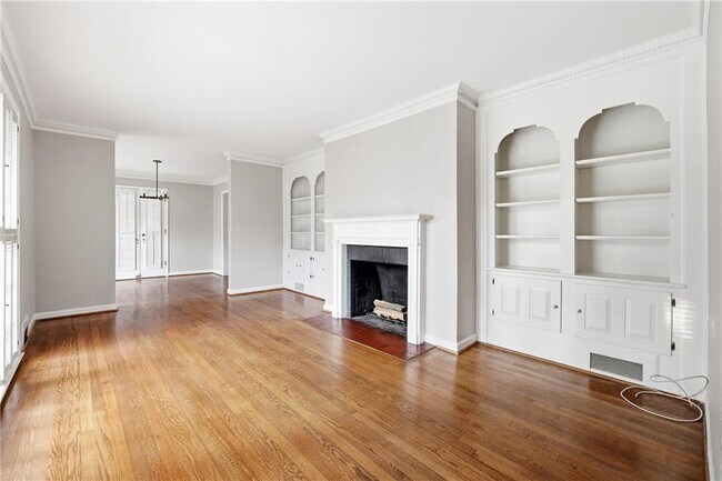 Photo - 1846 Fernwood Rd NW