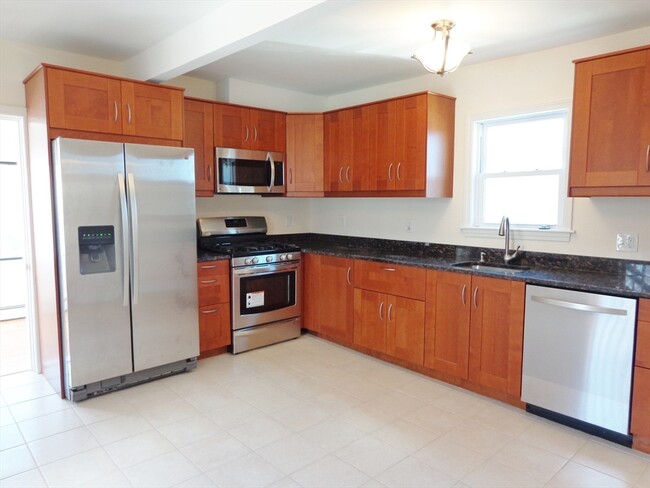 Building Photo - 73 Nichols Ave Unit 2 Rental