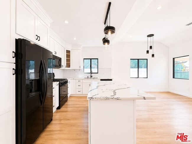 Photo - 818 N Genesee Ave