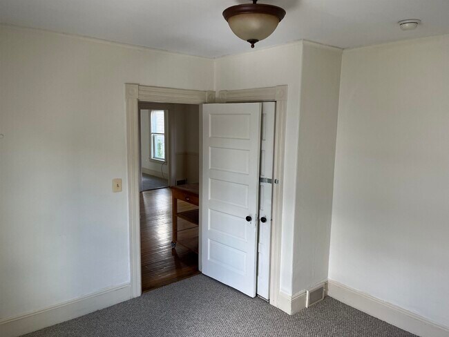 61 Laurel St Unit 2