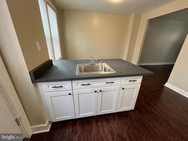 Photo - 143 Old Dorwart St