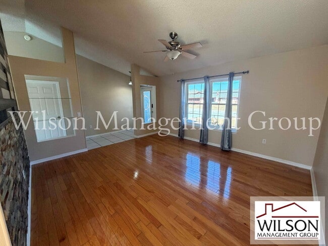 Photo - 1366 Valhalla St