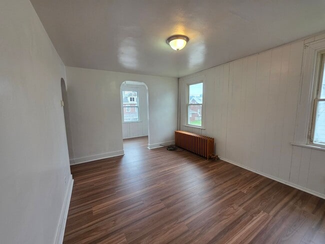 Building Photo - 4 bedroom 1 bathroom apartment for rent in Clairton PA