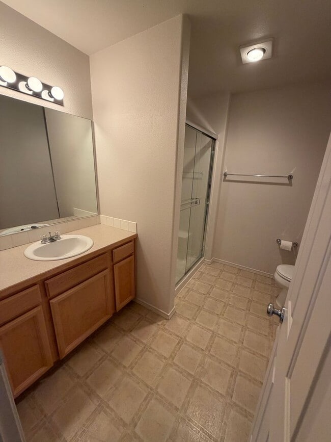 Photo - New paint & carpet! 2 bed 2.5 bath + bonus room townhome