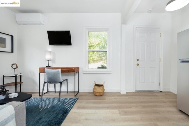 Photo - 846 Mandana Blvd