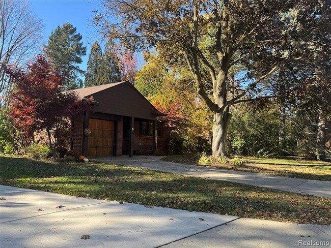 Photo - 6 Danvers Ln