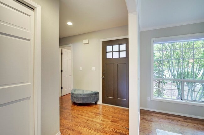 Photo - 5Bd/3.5Ba Newcastle House