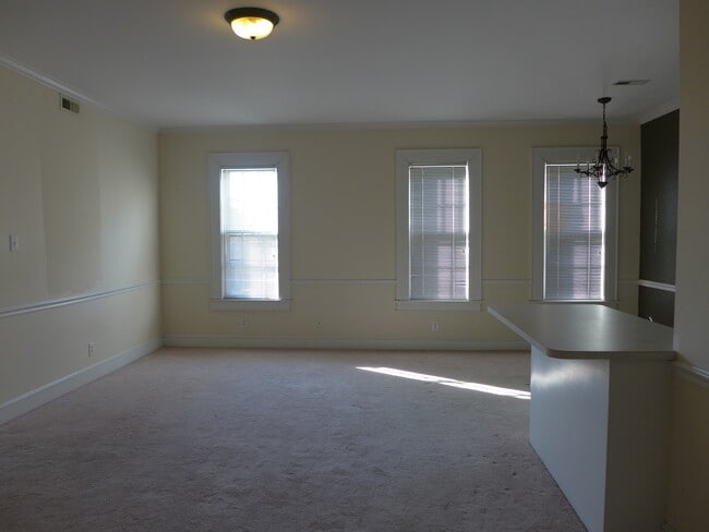 Photo - 102 S William St