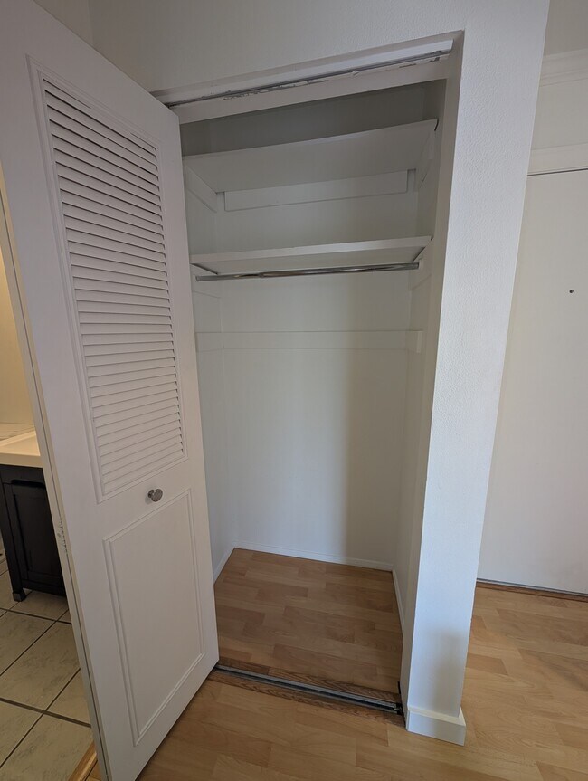 Photo - 2550 Thorndyke Ave W Unidad 305