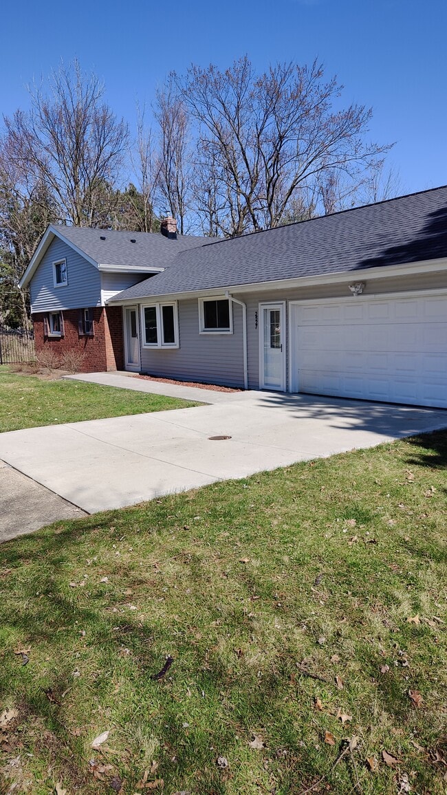Photo - 2527 Richmond Rd