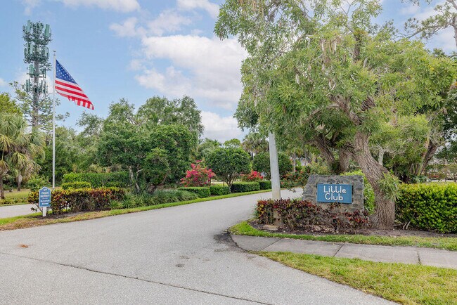 Photo - 18081 SE Country Club Dr Condo Unit 8