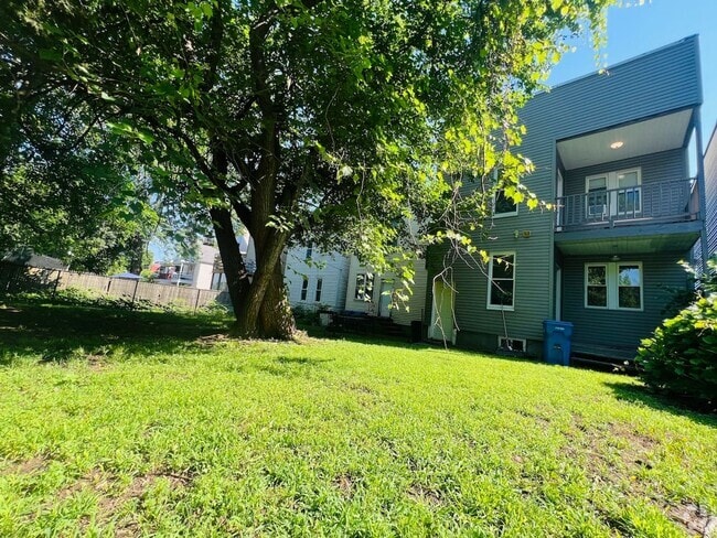 Building Photo - Fully Renovated Student Rental Unit 2
