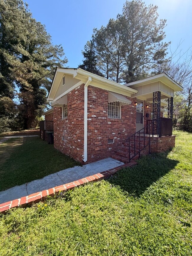 Photo - Brick 3/1 House in North Rome $950