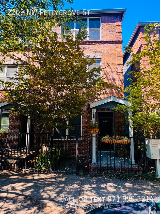 Building Photo - 2209 NW Pettygrove St Rental