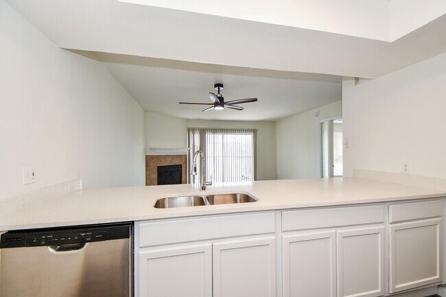 Photo - 2824 S Bartell Dr Unidad 311