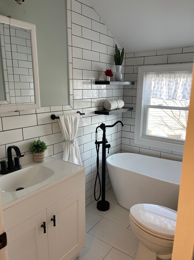 Photo - 157 Gordon Pl