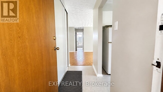 Photo - 428 Barrie Pl Unit 2