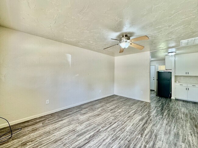 Photo - 528 N Baumann Ave