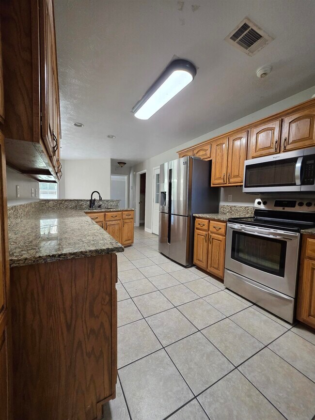 Photo - 995 Williamsburg Dr