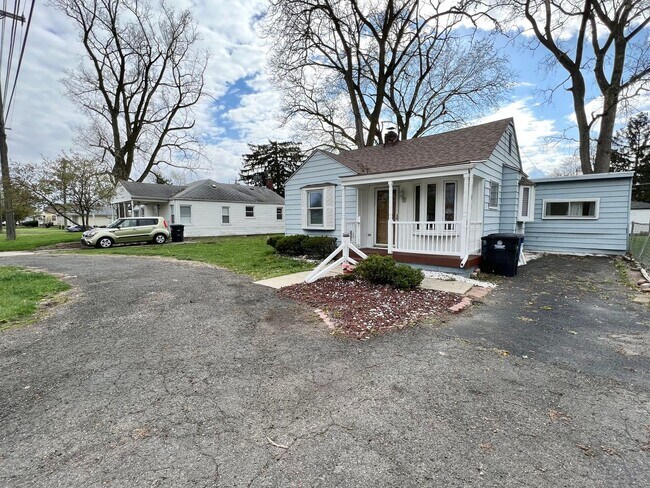 Photo - Move-In Ready 3 Bedroom, 1 Bathroom Home in Westland, MI