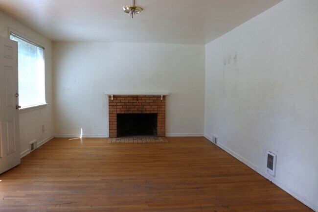 Photo - 614 Ash St Unit 614 Ash  1