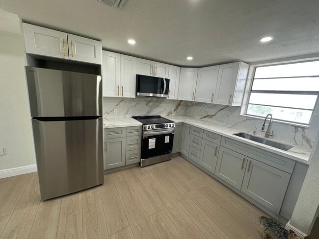 Building Photo - 465 Swallow Dr Unit #11