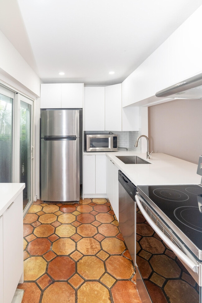 Photo - 715 NE 1st St