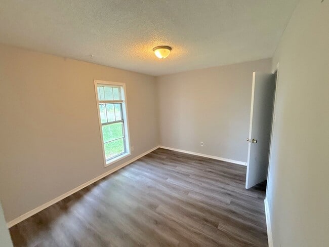 Photo - 7400 Isherwood Rd