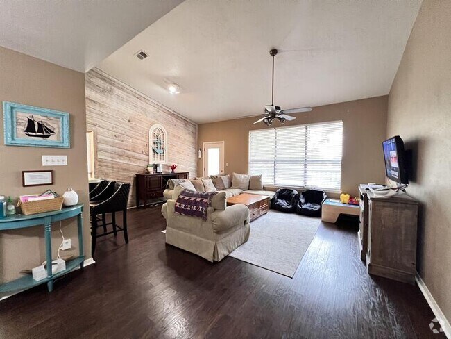 Building Photo - 704 Horseshoe Bay Blvd Unit F Rental