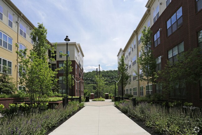 Courts at Spring Mill Station