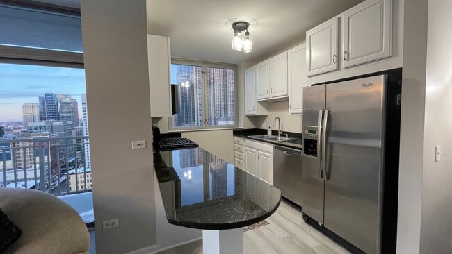 Kitchen - 600 N Dearborn St Unit 1901