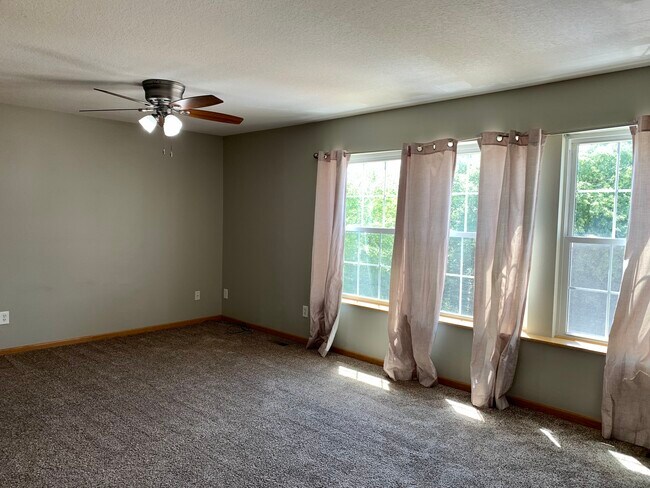Photo - 1145 SE Village View Ln