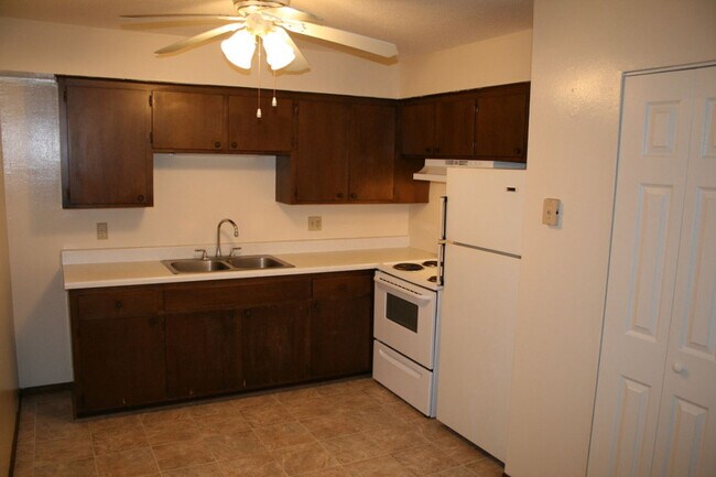 Photo - Colonial Terrace