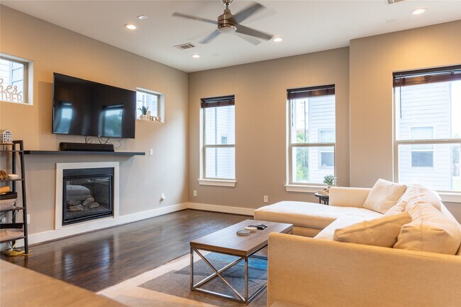 Photo - 2903 Blodgett St
