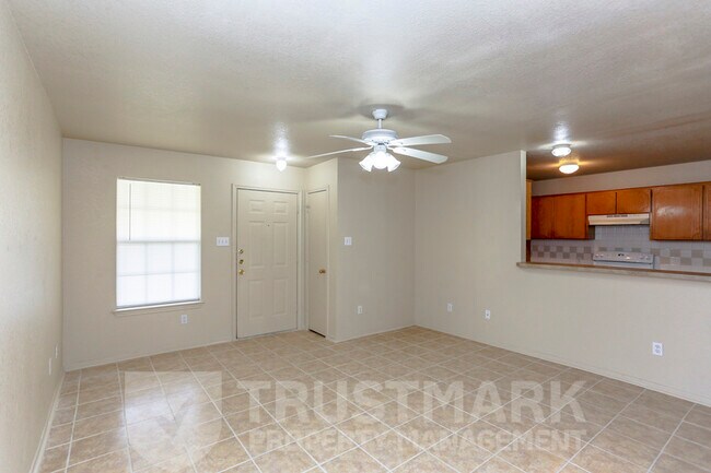 Photo - 932 Maplewood Dr Unit B