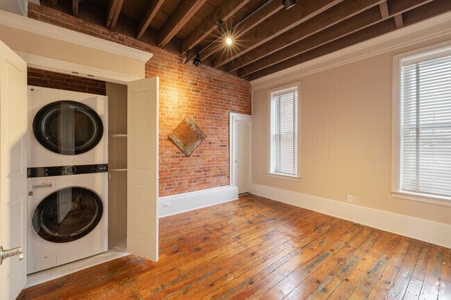 1BR, 1.5BA - 3,000SF, Bonus Room with Laundry