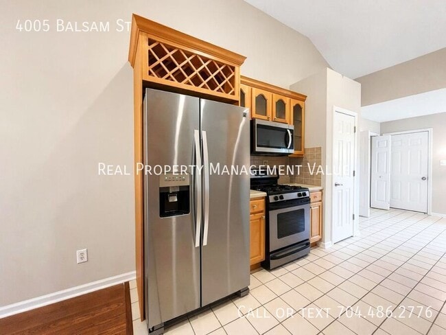 Photo - 4005 Balsam St