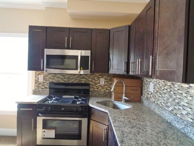 Building Photo - 2971 Washington St Unit 1