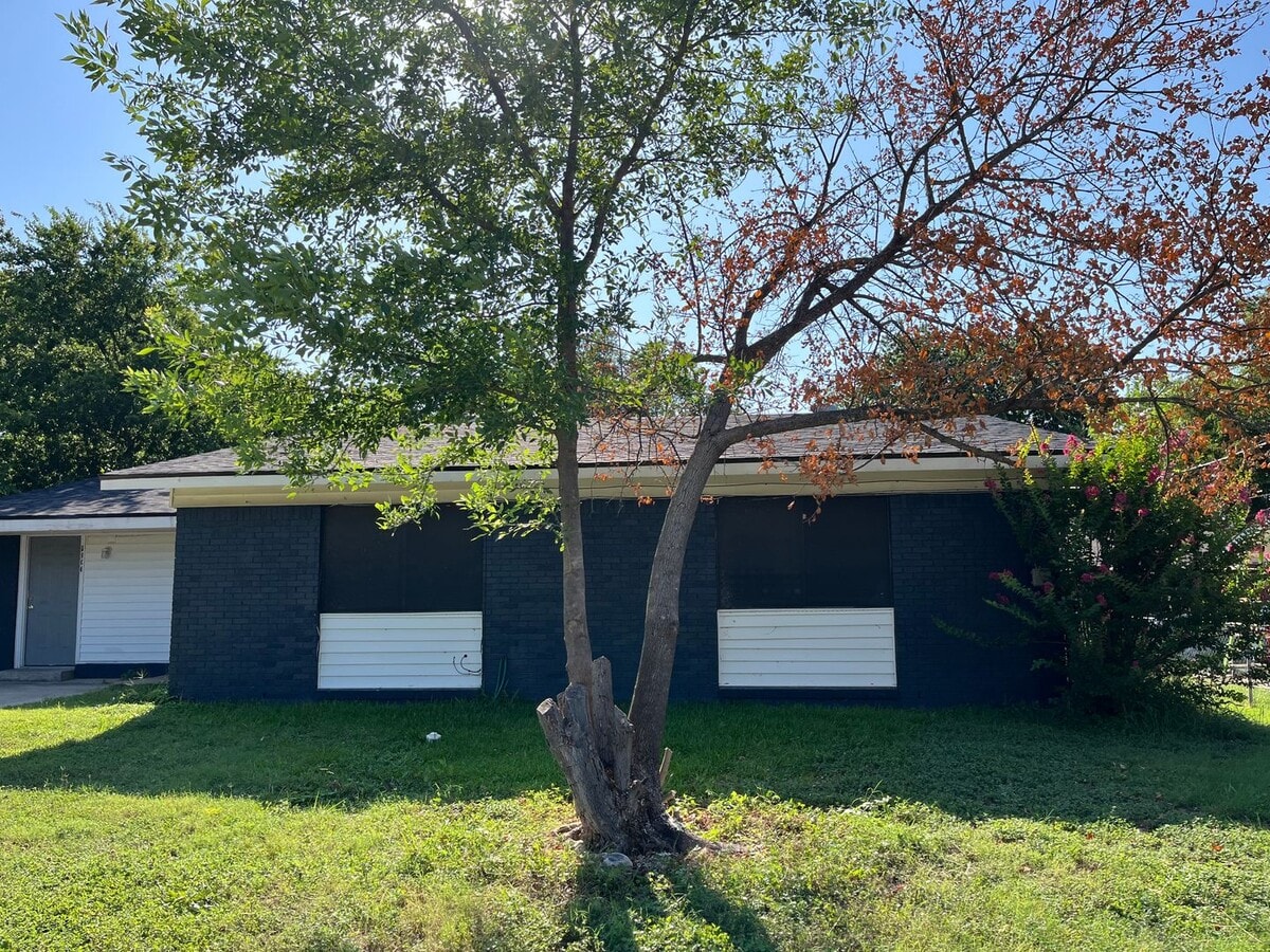 Four bedroom home! Housing assistance acce... - Four bedroom home! Housing assistance acce...