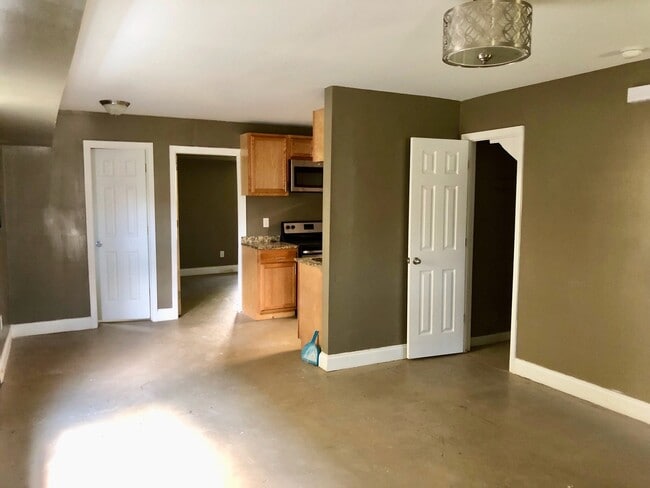 Photo - 4 Bedroom 2.5 Bath House in North Central - Downtown Charleston