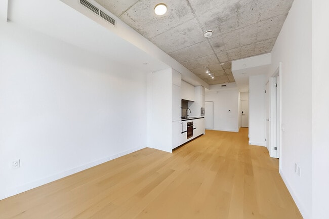 Photo - 1720 Bayview Ave