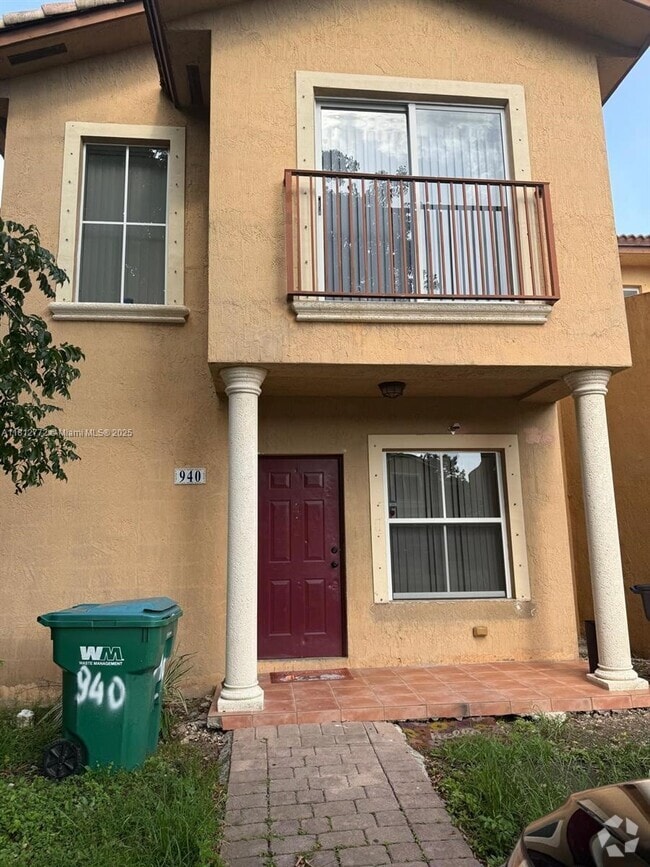 Building Photo - 940 SW 6th Ct Rental