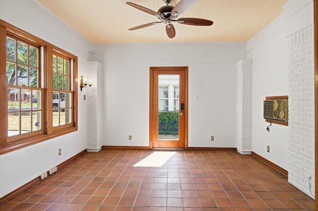 Photo - 2516 Shirley Ave