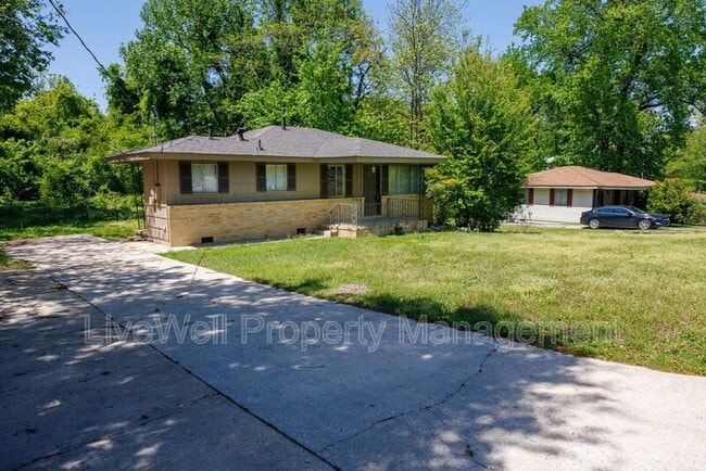Photo - 2332 2nd Pl NE House