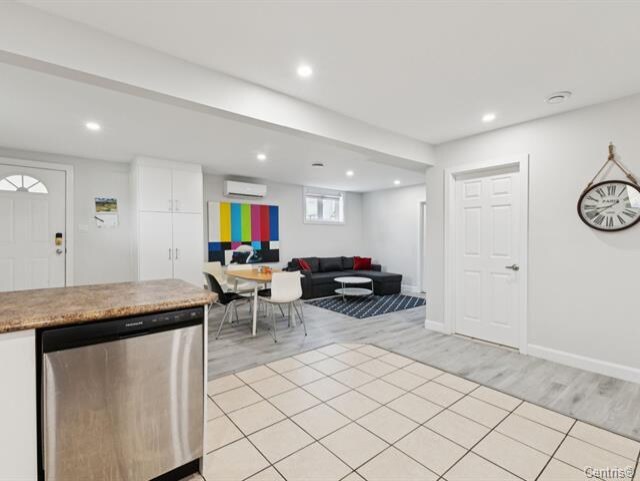 Photo - 203 Rue Dollard-Des Ormeaux Unit Furnished 2BR / 1BA Apartment