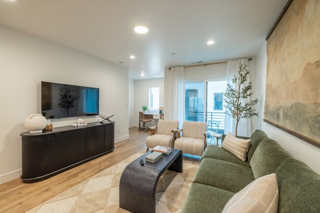 Building Photo - 1590 S 900 W Unit SI FL3-ID1594023P