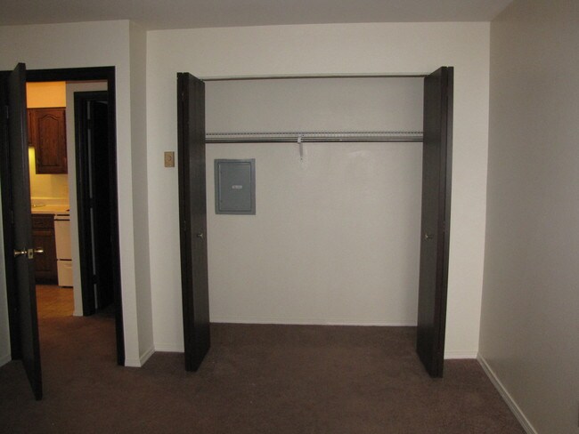 Jandal Apartments For Rent In Rossford Oh Forrent Bedroom Closet Jandal Apartments